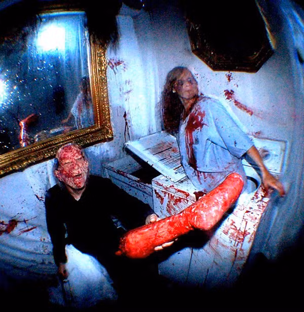 Tour khám phá ngôi nhà ma ám McKamey Manor là một trong những thử thách kinh dị nhất ở Mỹ. Tour khám phá ngôi nhà ma ám McKamey Manor là một trong những thử thách kinh dị nhất ở Mỹ.