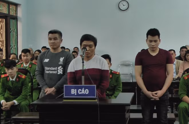 Ba bị cáo tại phiên toà.