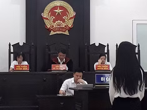 Một má mì trong vụ bán dâm bị đưa ra xét xử.