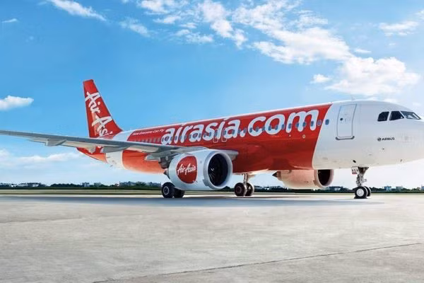 Máy bay của Hãng Hàng không Air Asia đã phải xin hạ cánh khẩn cấp vì cục sạc dự phòng phát nổ.