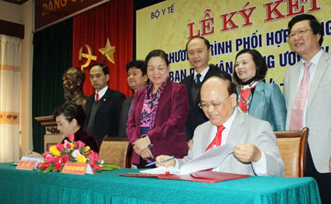 Lãnh đạo Bộ Y tế và Ban Dân vận Trung ương ký kết chương trình phối hợp công tác.