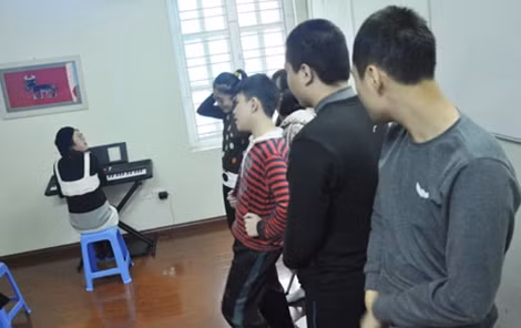 Học sinh tại đây rất hào hứng trong những tiết học thanh nhạc.