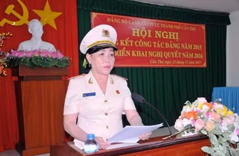 Thiếu tướng Trần Thị Ngọc Đẹp, Giám đốc Sở Cảnh sát PCCC TP Cần Thơ phát biểu tại hội nghị.