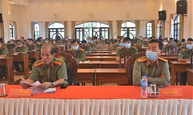 Đại biểu tham dự tập huấn. Đại biểu tham dự tập huấn.