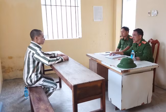 Lực lượng chức năng làm việc với phạm nhân Nguyễn Văn Võ