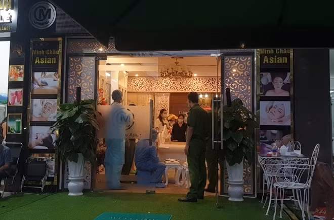 Thời điểm lực lượng chức năng kiểm tra thẩm mỹ viện Minh Châu Asian về công tác phòng, chống COVID-19
