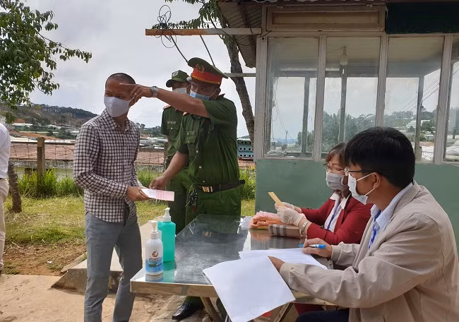 Trại tạm giam Công an tỉnh Lâm Đồng siết chặt công tác phòng, chống COVID-19. Trại tạm giam Công an tỉnh Lâm Đồng siết chặt công tác phòng, chống COVID-19.