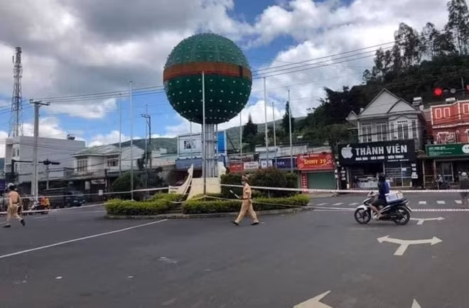 Thị trấn Thạnh Mỹ, huyện Đơn Dương được phong tỏa để phòng, chống COVID-19.