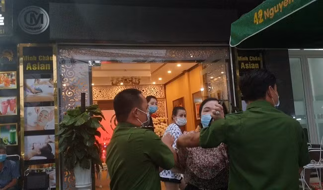 Người phụ nữ xúc phạm nhà báo K.P khi tác nghiệp tuyên truyền về công tác phòng, chống COVID-19