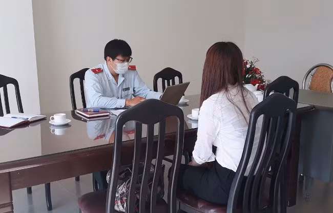 Thanh tra Sở TT&TT Lâm Đồng làm việc với người vi phạm