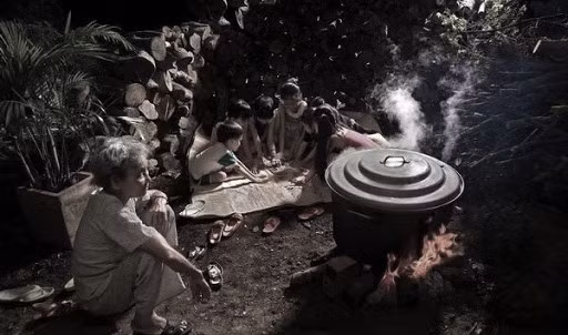 Nấu bánh chưng ngày Tết