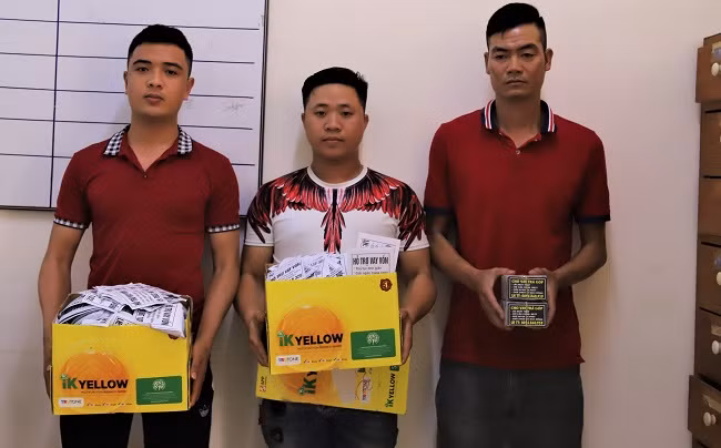 Ba đối tượng bị tại cơ quan Công an TP Bảo Lộc