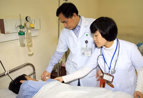 Các thầy thuốc âm thầm hoàn thành nhiệm vụ chăm sóc sức khỏe cho nhân dân và CBCS CAND trong những ngày Tết.