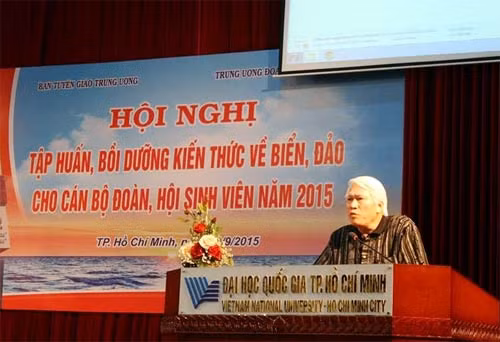 PGS.TS Nguyễn Chu Hồi chia sẻ về vị trí, tầm quan trọng của biển, đảo đối với đất nước. PGS.TS Nguyễn Chu Hồi chia sẻ về vị trí, tầm quan trọng của biển, đảo đối với đất nước.