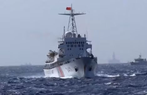 Một tàu của Trung Quốc đang di chuyển trên Biển Đông. (Ảnh: Reuters)