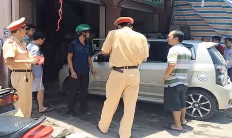 Hiện trường vụ tai nạn làm nhiều người bỏ chạy toán loạn.