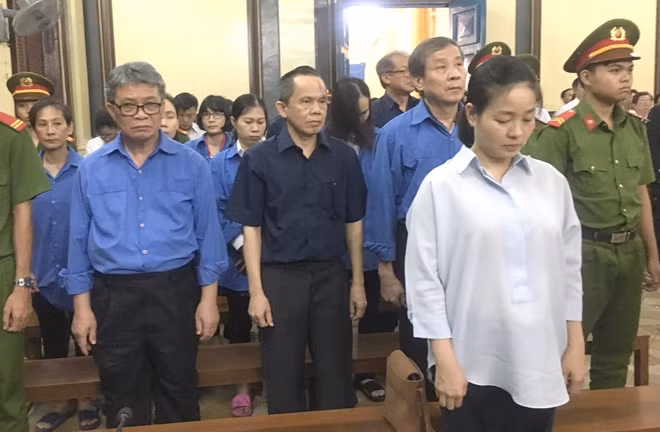 Các bị cáo tại phiên toà