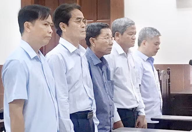 Ông Đặng Thanh Bình và các bị cáo