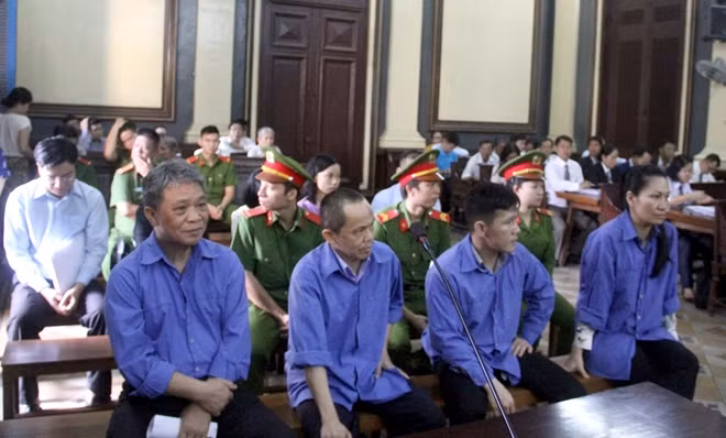 Các bị cáo tại toà