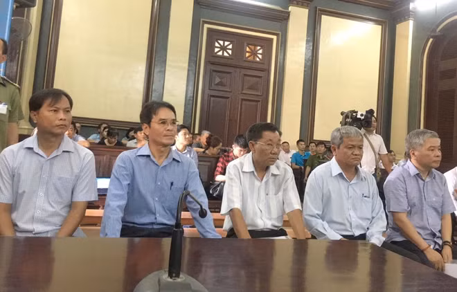 Các bị cáo tại toà