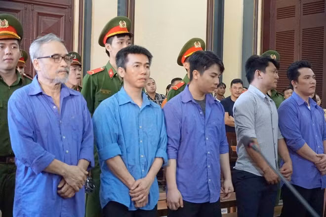 Các bị cáo tại toà