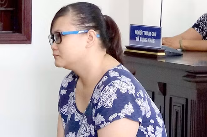 Bị cáo Trần Thị Hồng Phúc tại toà.