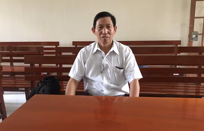 Ông Nguyễn Xuân Phú trước giờ toà tuyên án