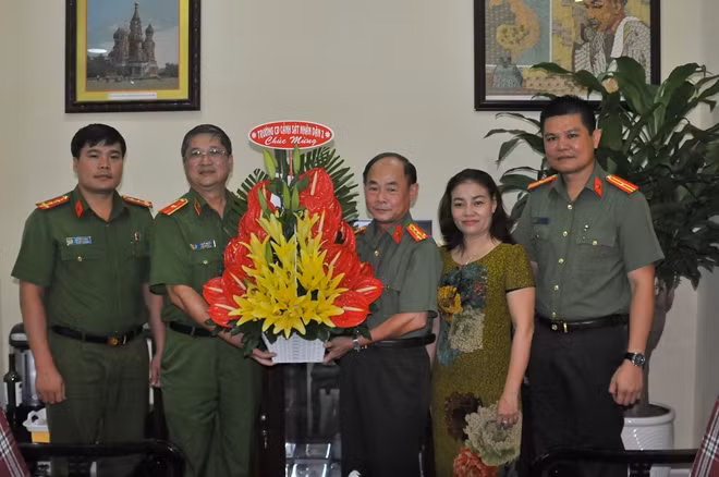 Trường Cao đẳng Cảnh sát Nhân dân 2 tới thăm và chúc mừng Báo CAND