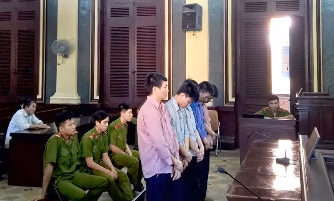 Các bị cáo tại phiên xử sơ thẩm