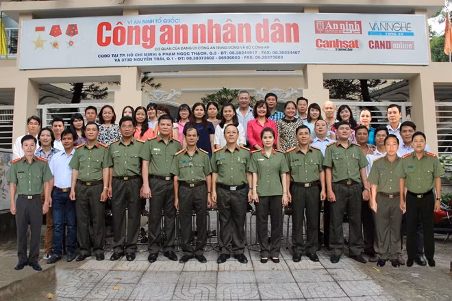 Cán bộ, phóng viên, nhân viên Cơ quan đại diện Báo CAND tại TP Hồ Chí Minh