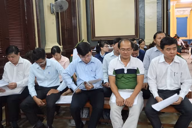 Các bị cáo tại phiên toà.