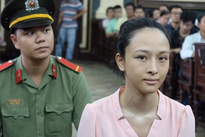 Hoa hậu Phương Nga tại phiên toà sơ thẩm