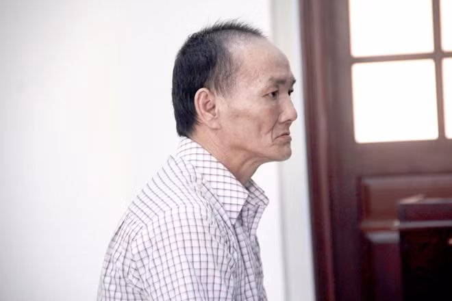 Bị cáo Nguyễn Văn Long tại toà.