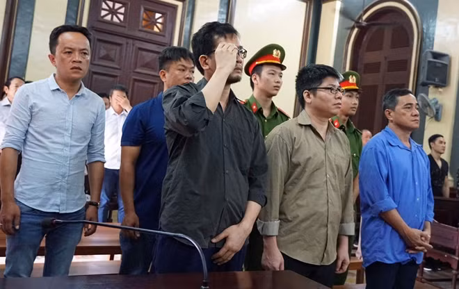 Các bị cáo tại phiên xử