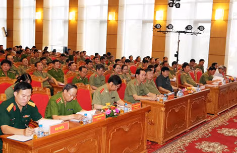 Đại tướng Trần Đại Quang, Ủy viên Bộ Chính trị, Bí thư Đảng uỷ Công an Trung ương, Bộ trưởng Bộ Công an với các đại biểu tham dự Hội nghị.