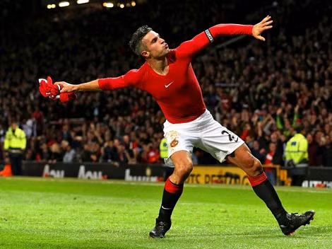 Van Persie, đội Arsenal bị Wenger bán sang Man Utd lúc 29 tuổi. Van Persie, đội Arsenal bị Wenger bán sang Man Utd lúc 29 tuổi.