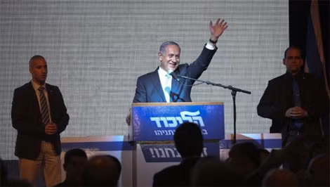 Israel: Thủ tướng Benjamin Netanyahu hôm 25/3 đã được Tổng thống Reuven Rivlin trao quyền thành lập chính phủ kế tiếp. 3 trọng trách của chính phủ này là ổn định mối quan hệ với Mỹ, nối lại sự ổn định hệ thống chính trị và hàn gắn những chia rẽ trong xã hội Israel.