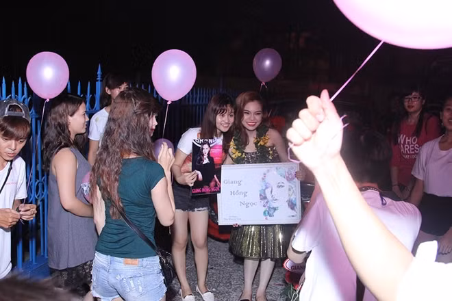 Ngoài ra, Giang Hồng Ngọc cũng ấp ủ nhiều kế hoạch lớn trong năm 2015 và sẽ dần tiết lộ trong thời gian sắp tới.