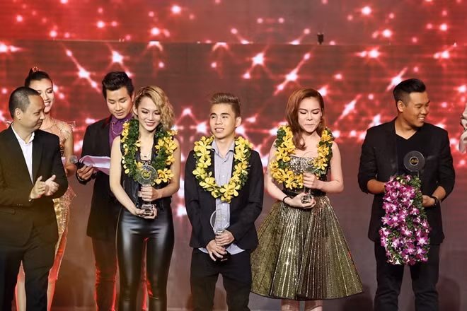 Vỡ oà cảm xúc khi được ghi nhận thành quả tại “The Remix”, Giang Hồng Ngọc chia sẻ: “Nếu từ đầu tôi biết mình có khả năng đạt được giải thưởng cao thế này thì chắc chắn tôi sẽ không đủ can đảm để tham gia The Remix vì hơn ai hết tôi hiểu rõ hệ quả của nó khi mình vừa đăng quang X-factor cách đây không lâu. Tôi đến với The Remix một cách tình cờ và luôn xác định rằng đây là sân chơi đầy nhiệt huyết để bản thân có thể thử sức ở 1 dòng nhạc không phải sở trường & hy vọng có thể thu hút thêm khán giả riêng cho mình sau cuộc thi. Nhưng đêm nay, xin cho tôi giữ niềm vui sướng và sự tự tin này để có thể bước tiếp trên con đường sự nghiệp chinh phục khán giả còn dài phía trước. Tôi xin cảm ơn BTC, BGK và nhà tài trợ chương tình, 2 đồng đội các cộng sự, gia đình… đã luôn sát cánh, ủng hộ, góp ý cho tôi trong suốt thời gian qua. Đặc biệt, tôi muốn gửi lời tri ân đến những khán giả ở khắp mọi nơi đã tiếp sức để tôi nhận được thành tích ngoài sức mong đợi tại The Remix”.