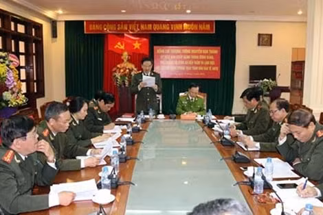 Trung tướng Nguyễn Văn Khảo báo cáo kết quả công tác.