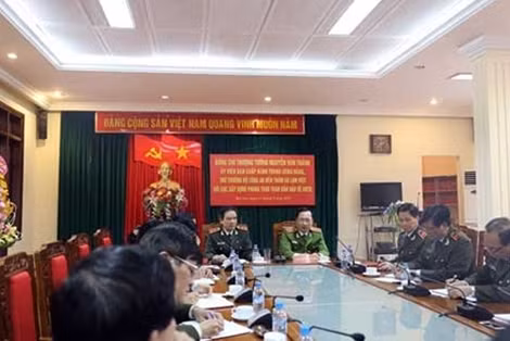 Thứ trưởng Nguyễn Văn Thành phát biểu chỉ đạo tại buổi làm việc.