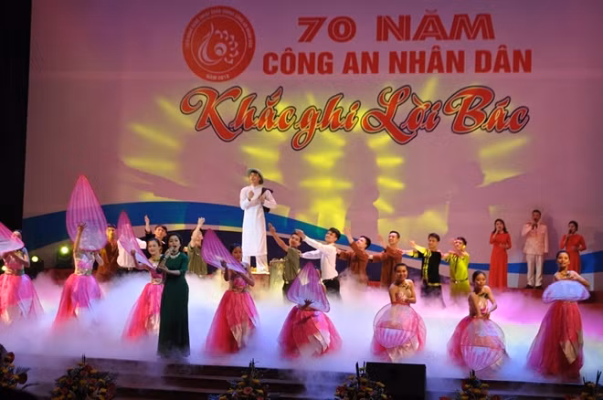 Một tiết mục được dàn dựng công phu của đoàn nghệ thuật quần chúng Tổng cục Chính trị CAND