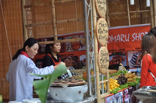 Rất nhiều món ăn dân dã trở thành đặc sản được nhiều nhà hàng, khách sạn cao cấp tự hào giới thiệu với du khách