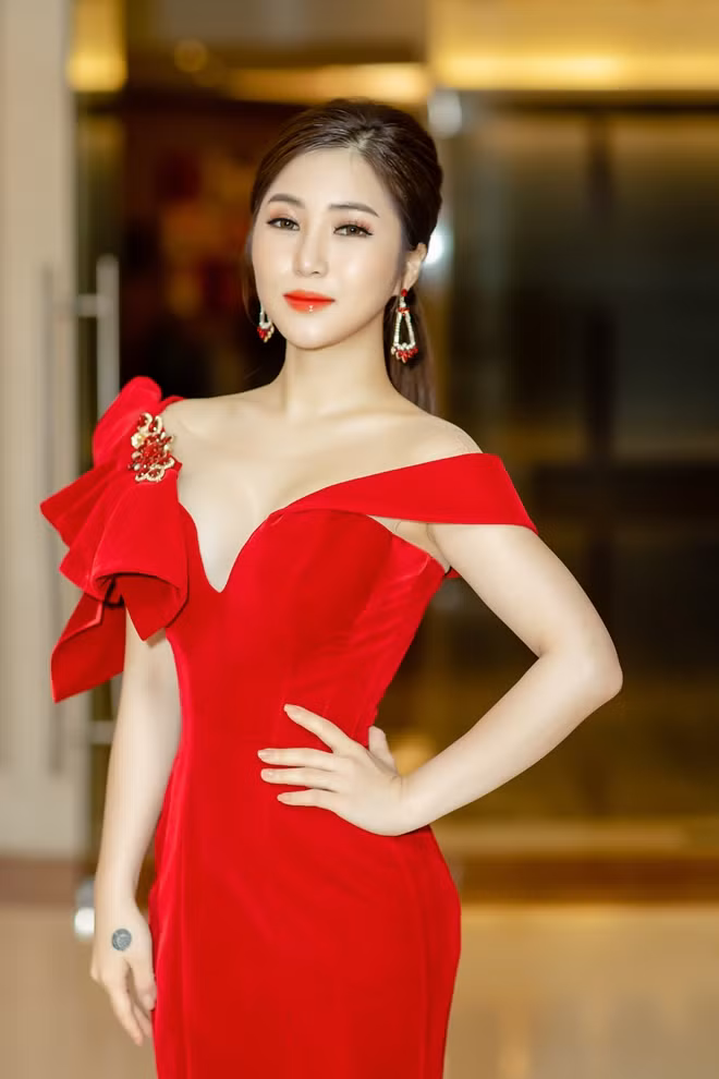 Giọng ca "Em gái mưa" cho hay, cô dốc toàn bộ vốn tiếng tích cóp được để làm liveshow "Hộp thư số 1"