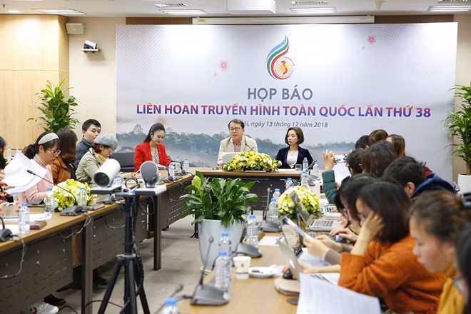Ban tổ chức khẳng định, việc không có "Quỳnh búp bê" trong danh sách dự thi là lựa chọn của đơn vị đưa tác phẩm dự thi, không phải quyết định của ban tổ chức