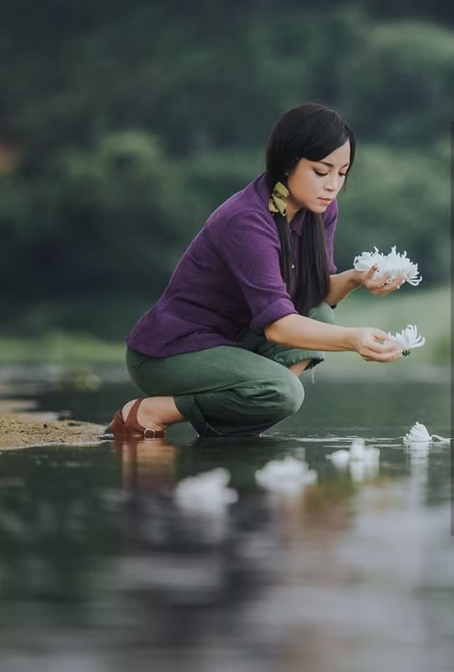 Cảnh trong MV "Cúc ơi!" của Nghệ sĩ ưu tú Tố Nga