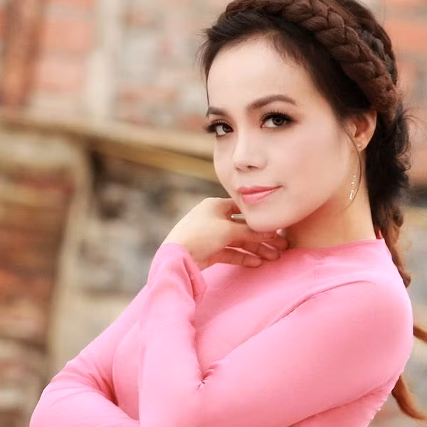 Ca sĩ Lan Anh