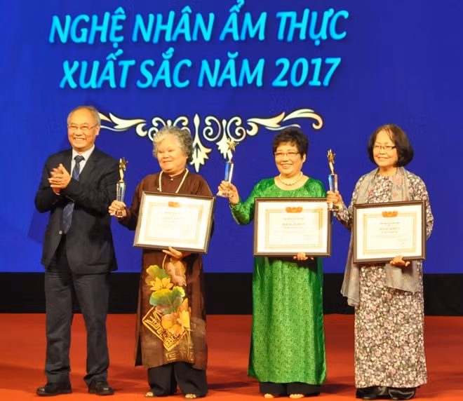 Vinh danh 3 nghệ nhân nấu ăn hàng đầu Việt Nam