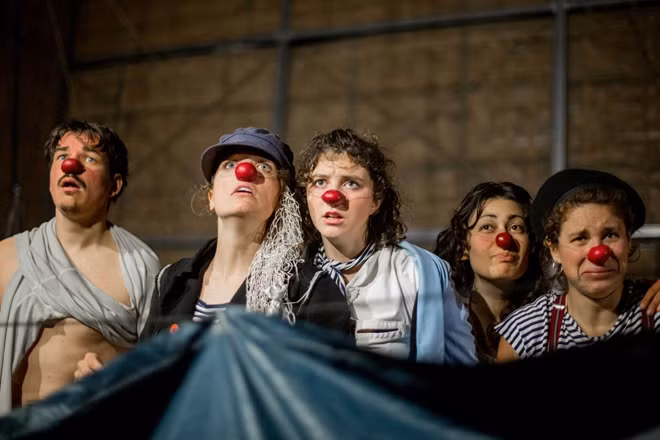 Các diễn viên hề xiếc đoàn Be Clown trong 1 tiết mục biểu diễn