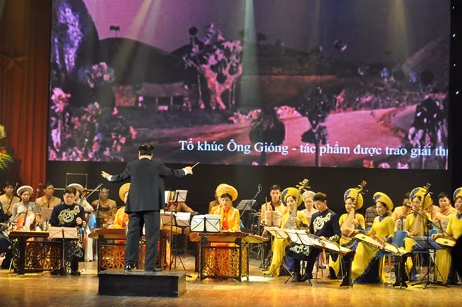 Buổi gặp mặt được tổ chức trang trọng, ấm cúng và nhiều xúc động